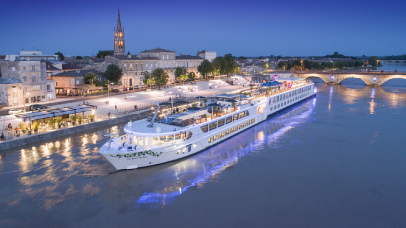 river cruise in bordeaux france